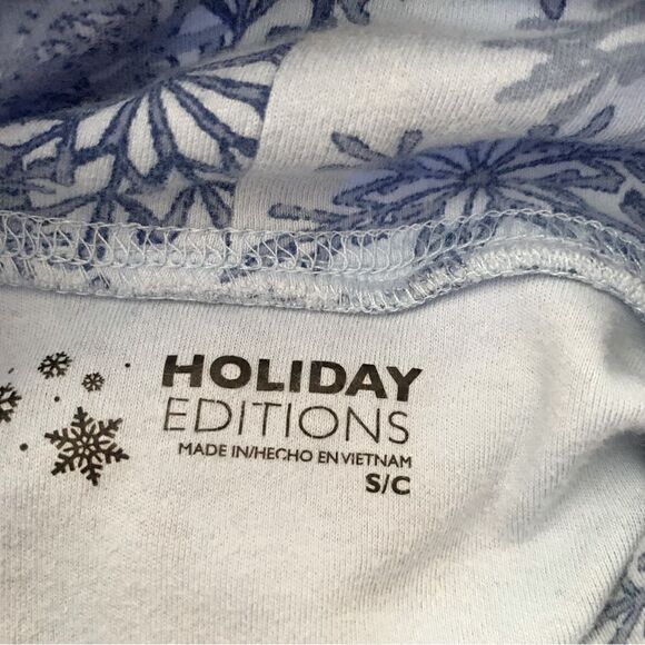Holiday Editions Blue Snowflake Print Turtleneck Pullover Top Size Small - Picture 3 of 4